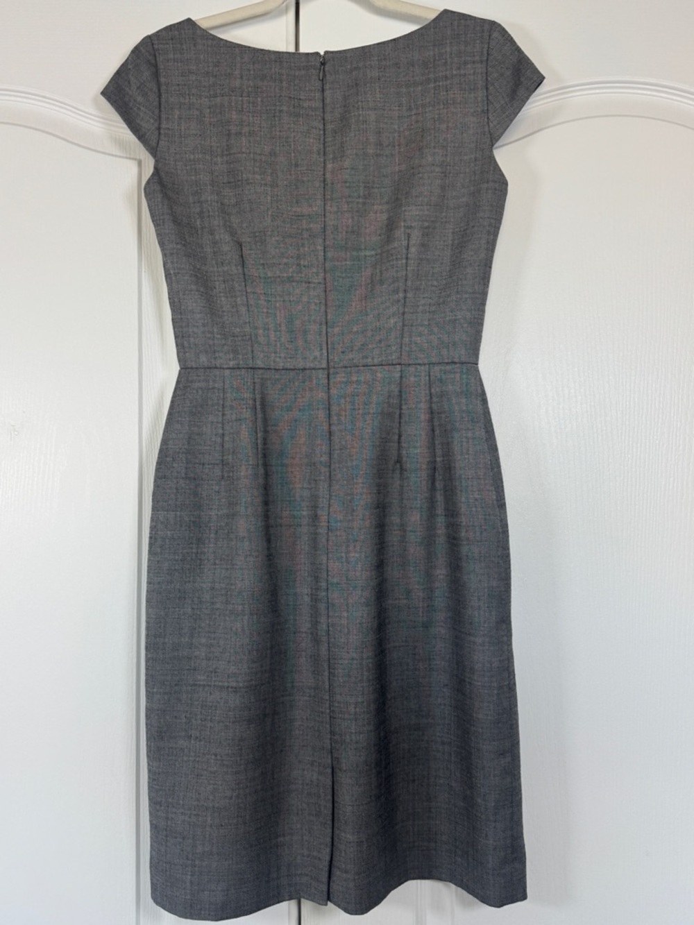 Tahari Arthur S. Levine Gray Wool Blend Cap Sleeve Sheath Dress Size 4 - Picture 3 of 13
